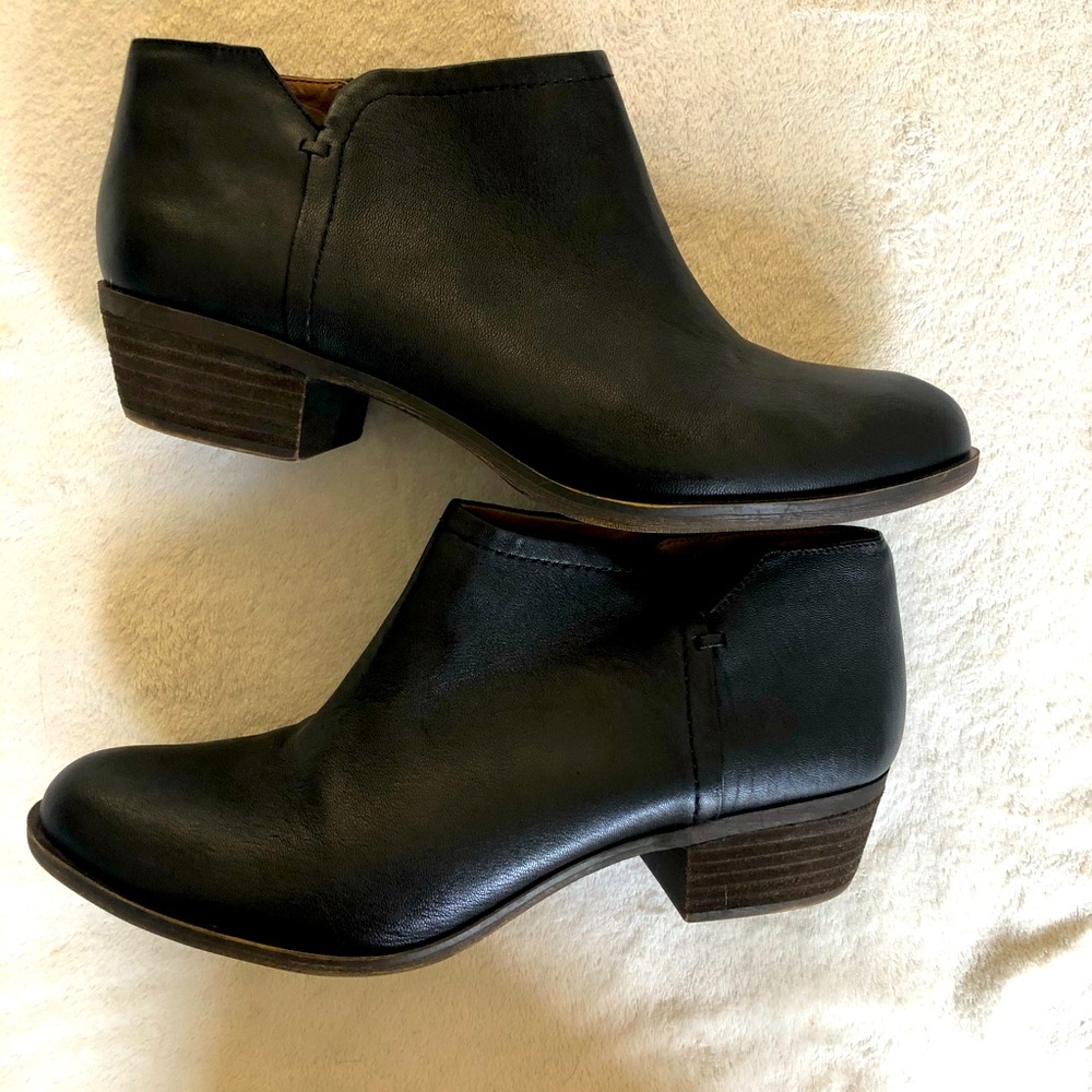 NWOT Lucky Brand Black Zip-Up Ankle Booties